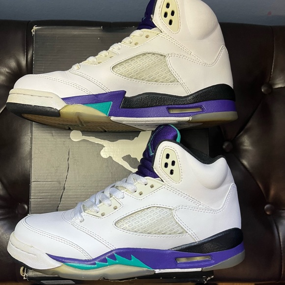 Jordan HQ7980-100 Air Jordan 5 Retro Grape Grade School  Air Jordan 5 “Grape” Size 4.5Y 2013